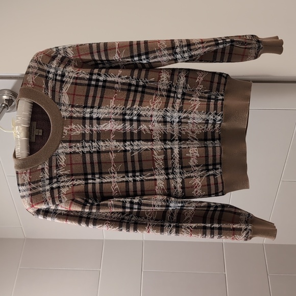 Authentic Burberry Wool Sweater - Picture 1 of 6